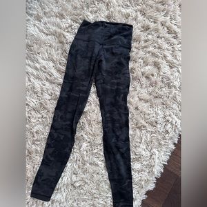 Lululemon Align 28 Inch Length Black Camo Size 4
